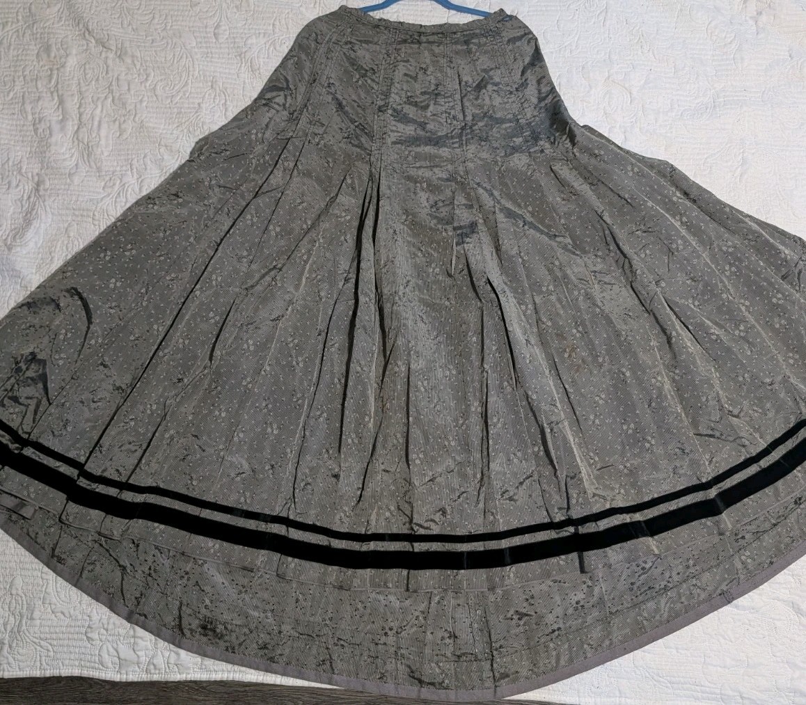 Victorian Edwardian (1890s-1900s), Gilded Age, or « Gibson Girl » style.