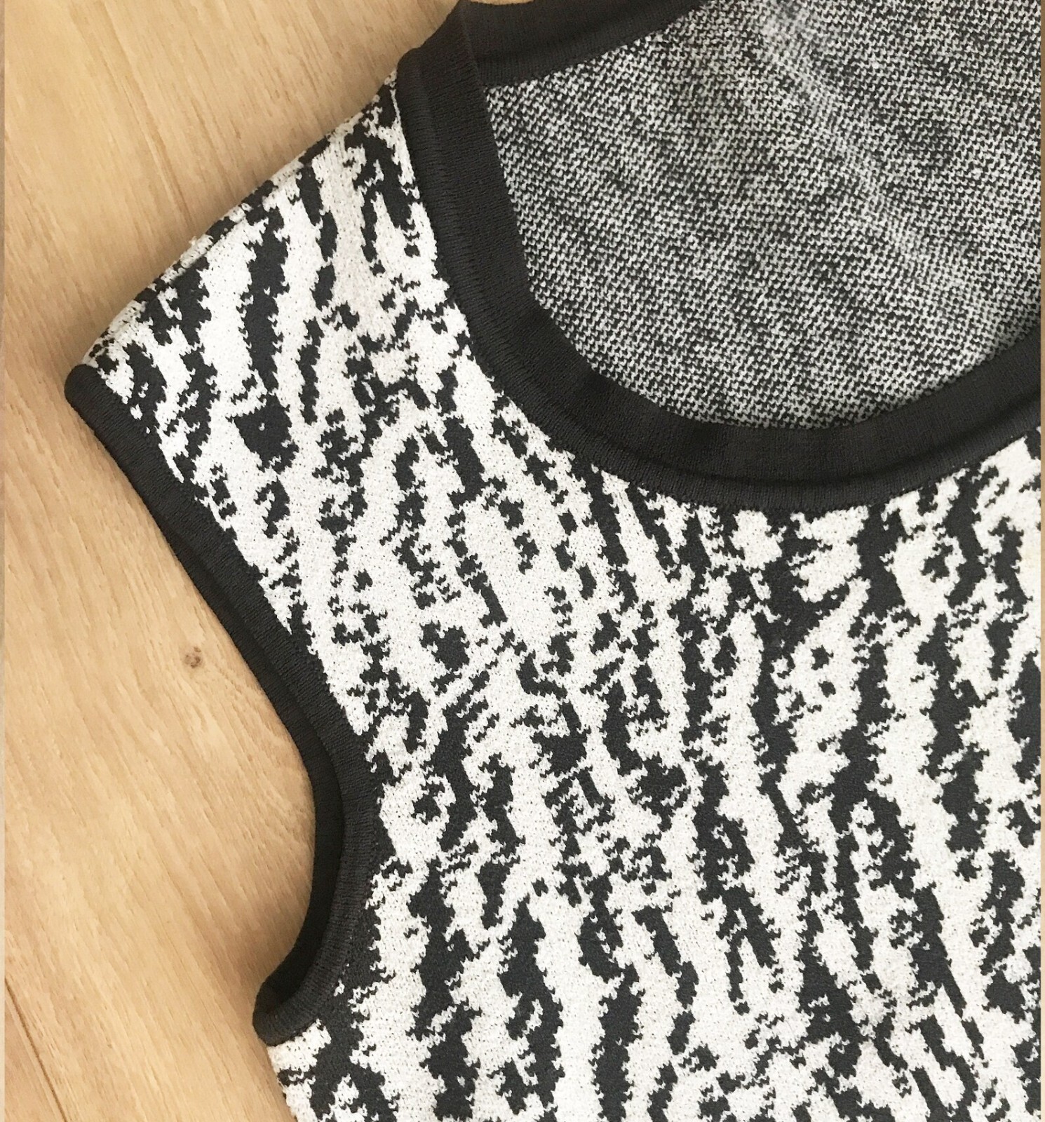 1980s Zebra Knit Top || Small Size || Stretchy Rayon Nylon Sleeveless Tank Top