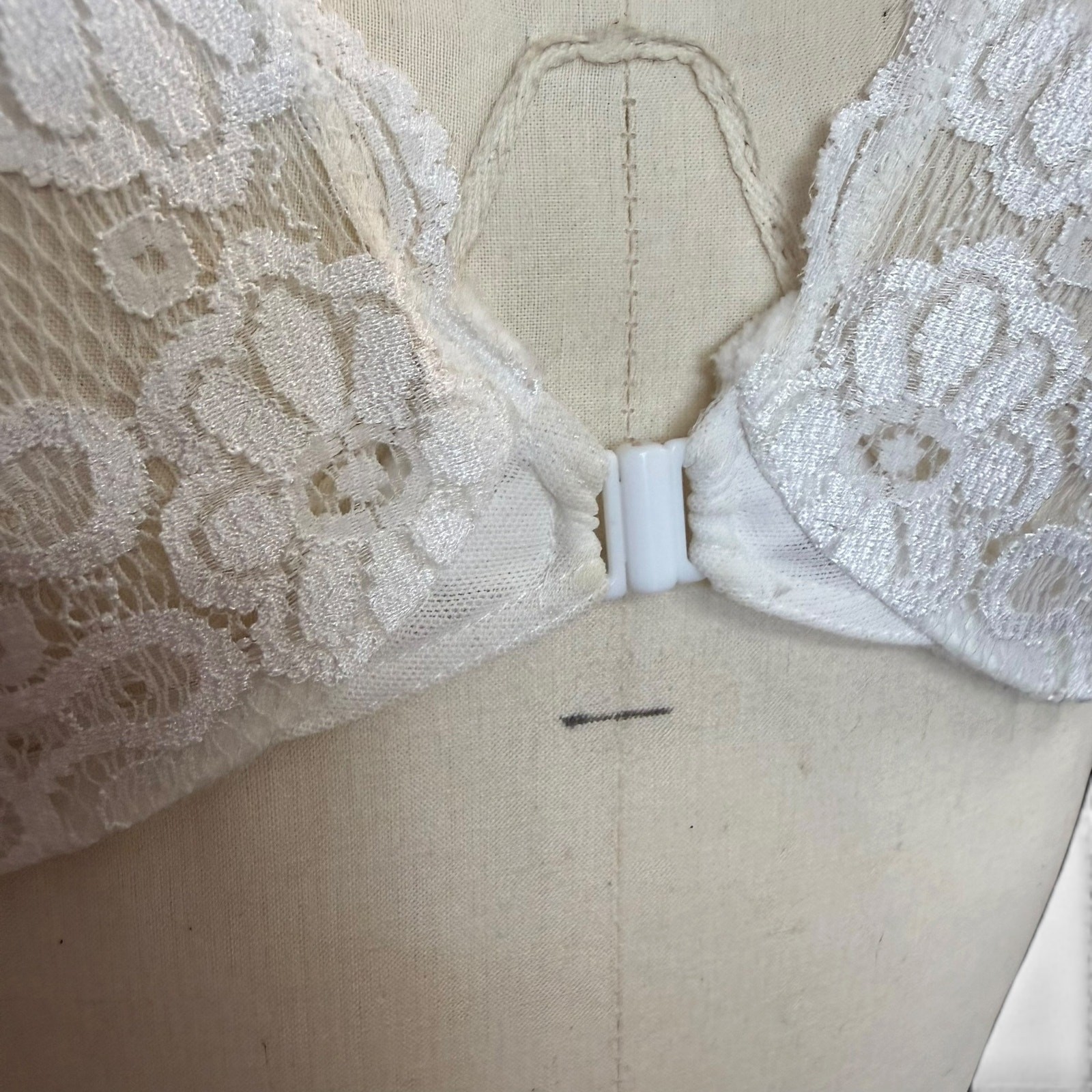 lovable white underwire bra size 38B
