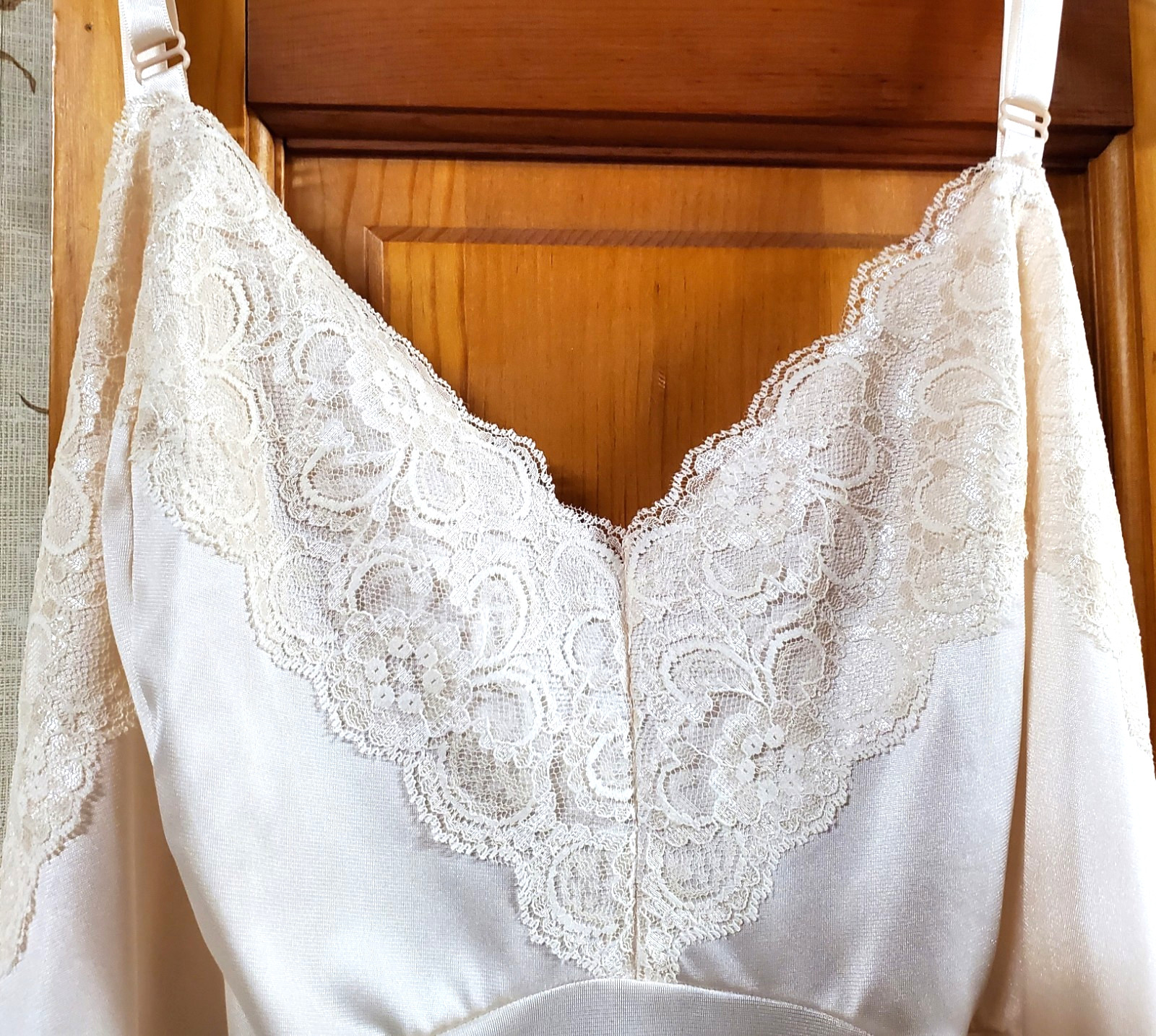 DIXIE BELLE Champagne Camisole Adj Straps Lace Trim – Size 42