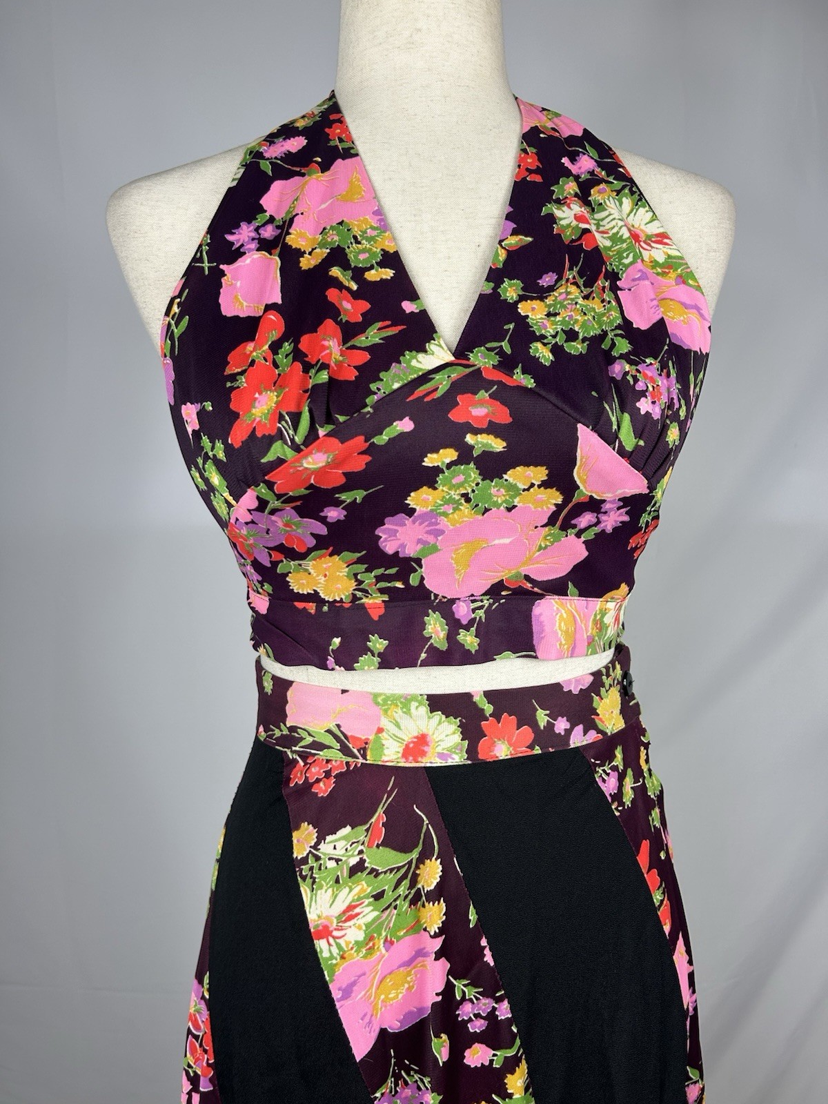 Vintage 70s Pinwheel Floral Two Piece Halter Top Maxi Skirt Set XS/S Mod GoGo