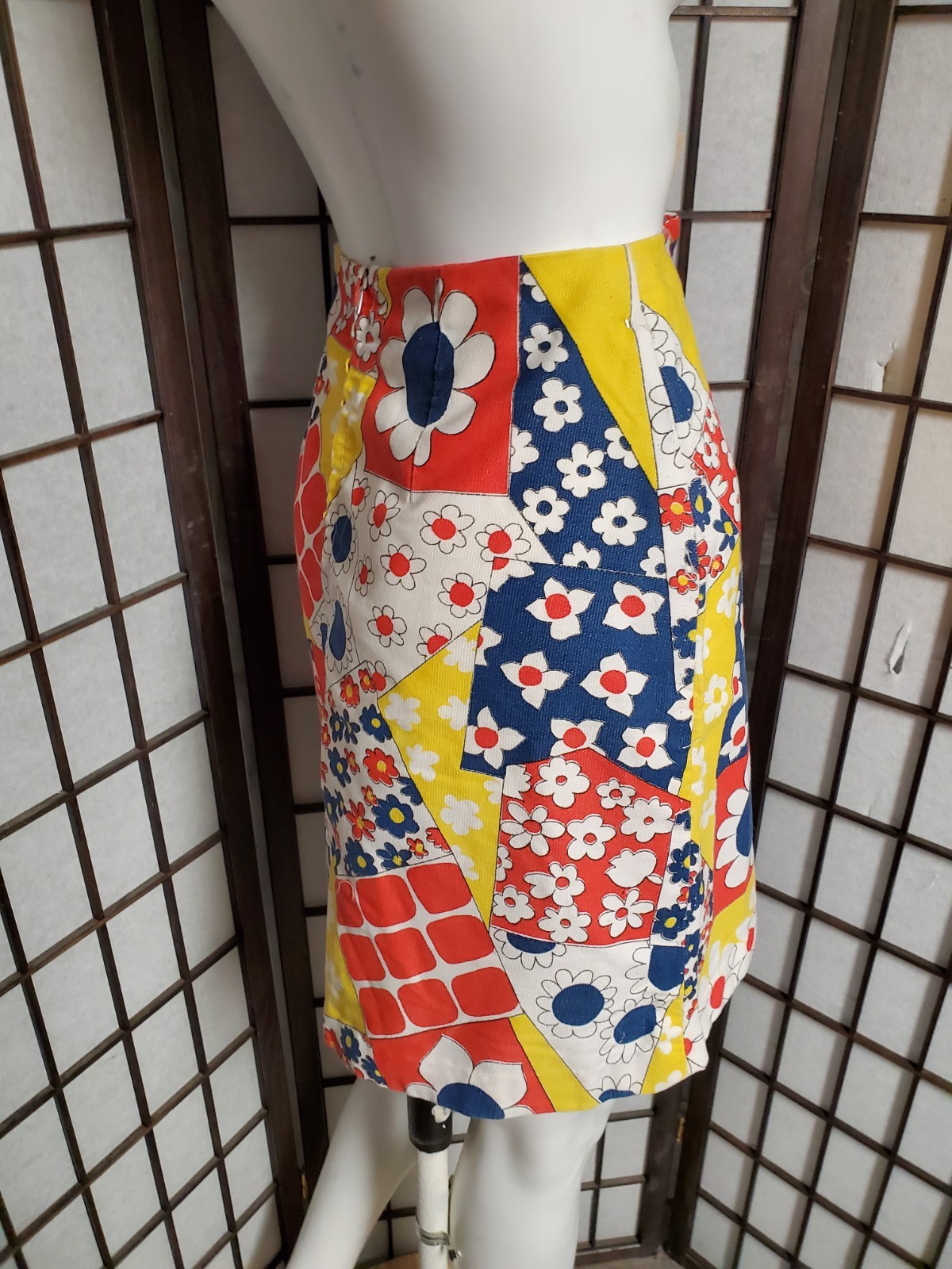 Vtg 60s Flower Power Mini A LINE Skirt mod Gogo Hippie Daisy 26&Prime; Waist X 19&Prime; Euc
