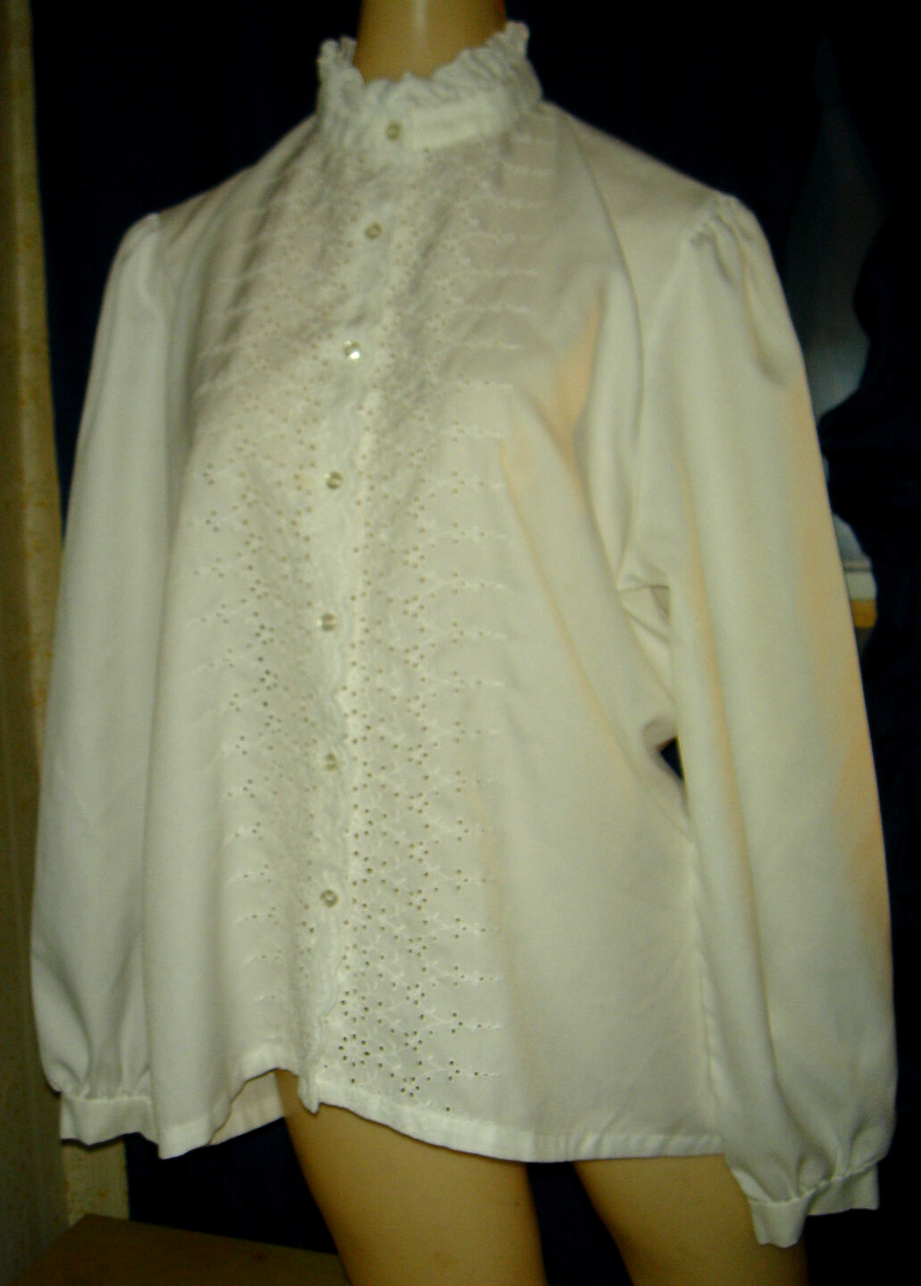 Vintage 1970s White Blouse-Ruffled Eyelet Grannycore Long Sleeve-Bust 38 M L