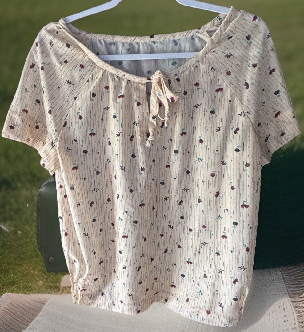 Vintage 1970 ‘s Woman Short Sleeve Top White W/ Peach Floral Size Large Homemade