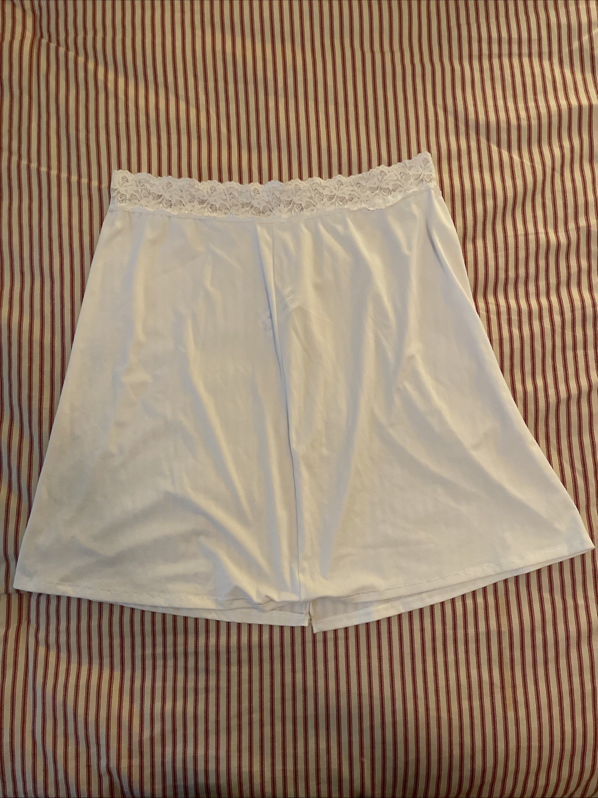 VANITY FAIR White Size Medium Half Slip Lace 18”