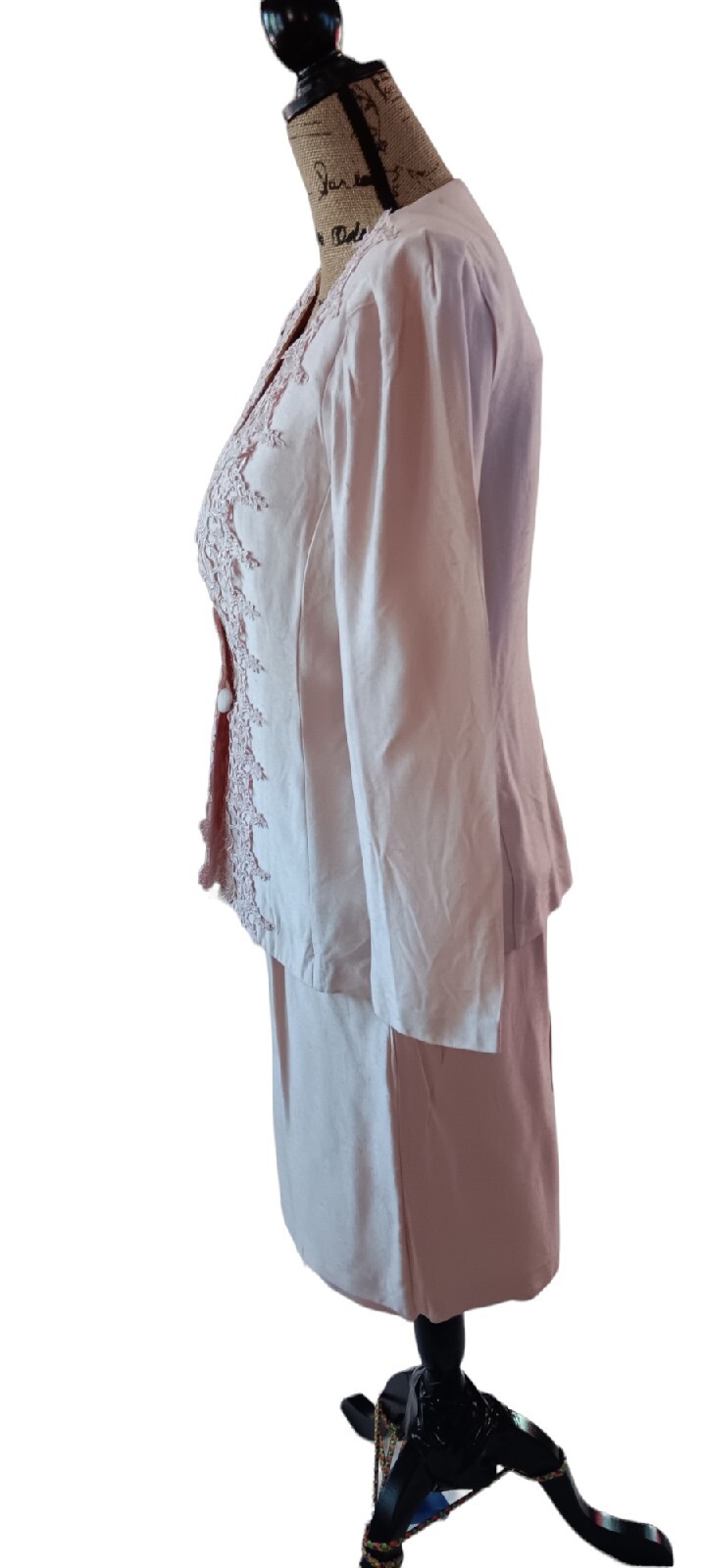 Evanna Women&rsquo;s Floral Applique Pastel Pink 3 Piece Skirt Suit size 10 AA334