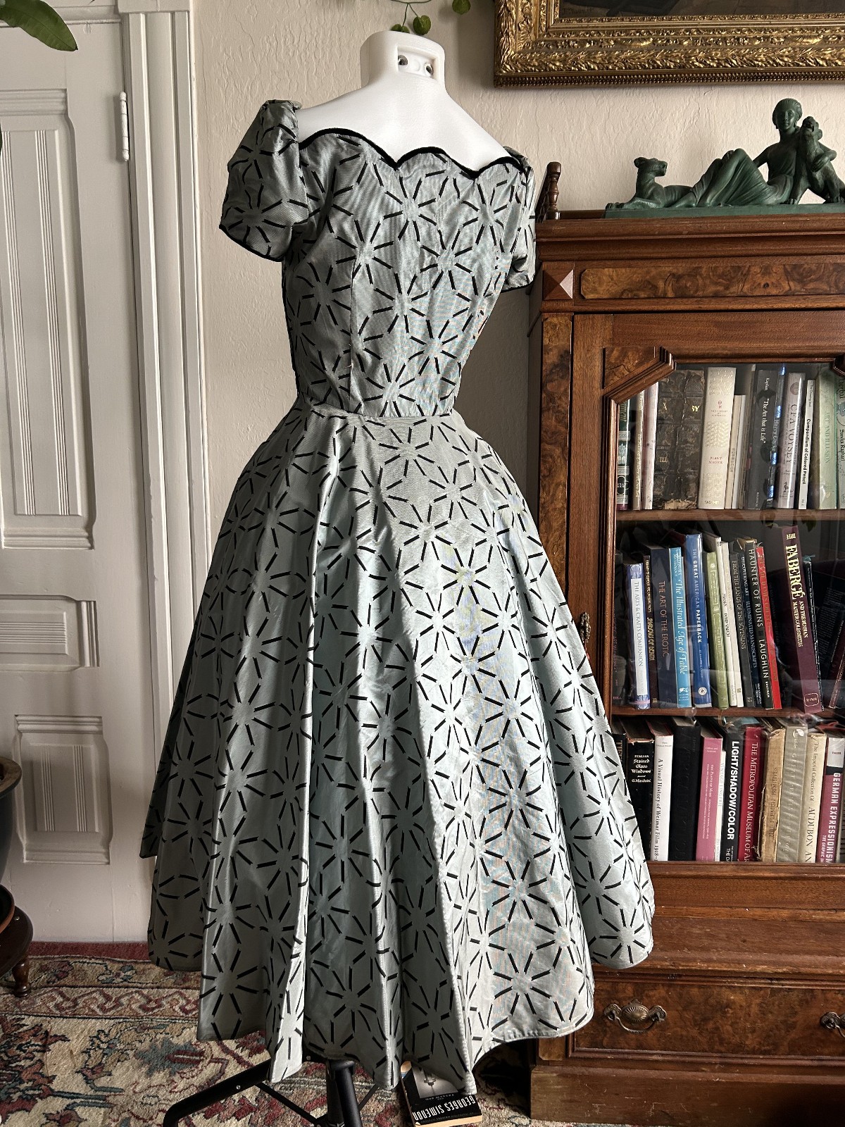 Vintage 1950s Blue Formal Tea Dress Shiny Print Sweetheart Full Skirt Flare XS S