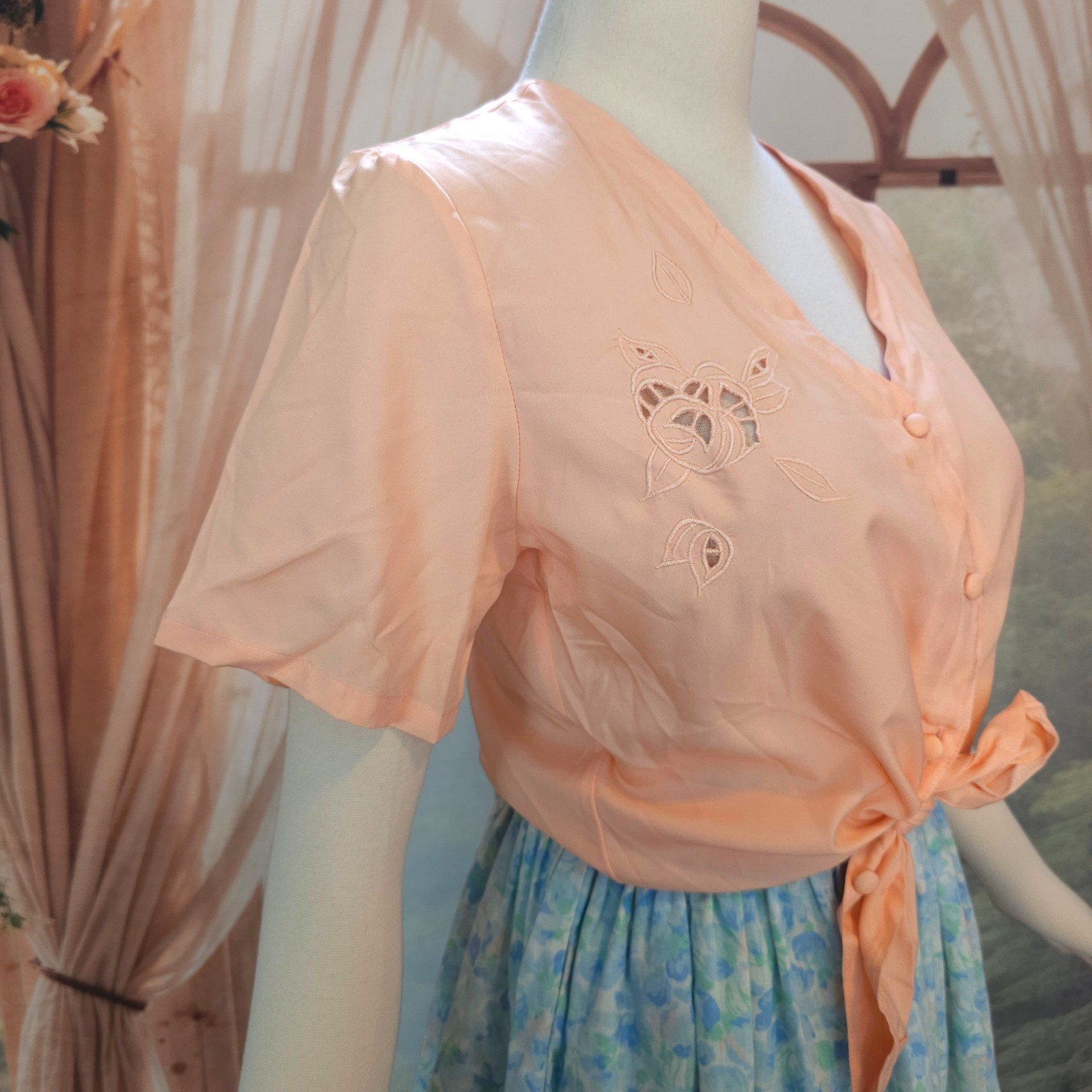 Vintage 1970&rsquo;s Blouse Top Shirt Peach Pink V-neckline Eyelet Lace Cutouts Floral