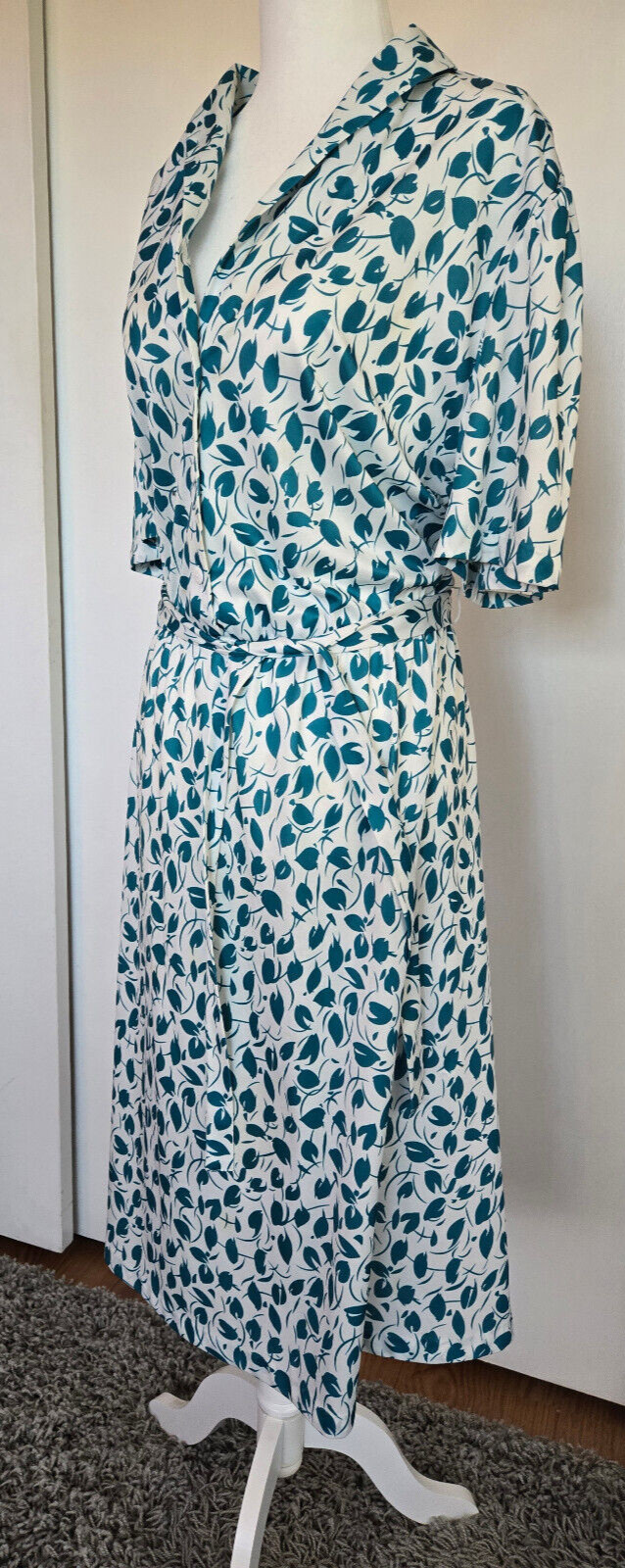 Vintage Lasting comfort polyester floral 1940s style 1980s dress green white
