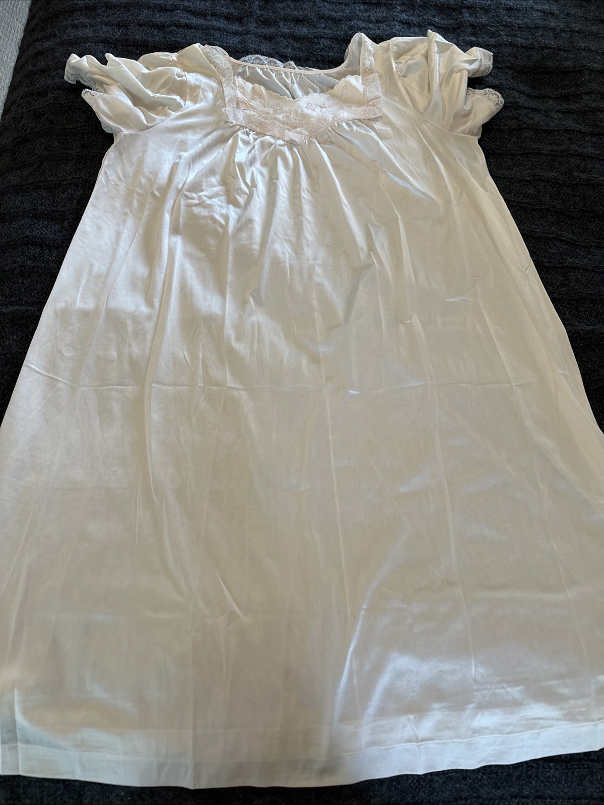 Vintage SHADOWLINE White Nylon Gown With Pink Embroidered Flowers On Bodice Sz M