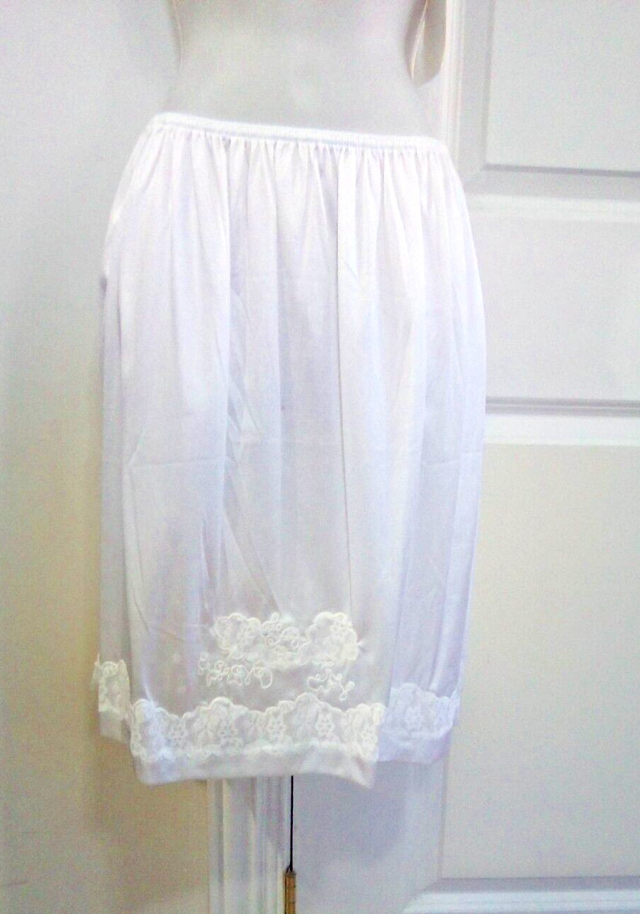 12 Slip White 22&Prime; Long Size XL