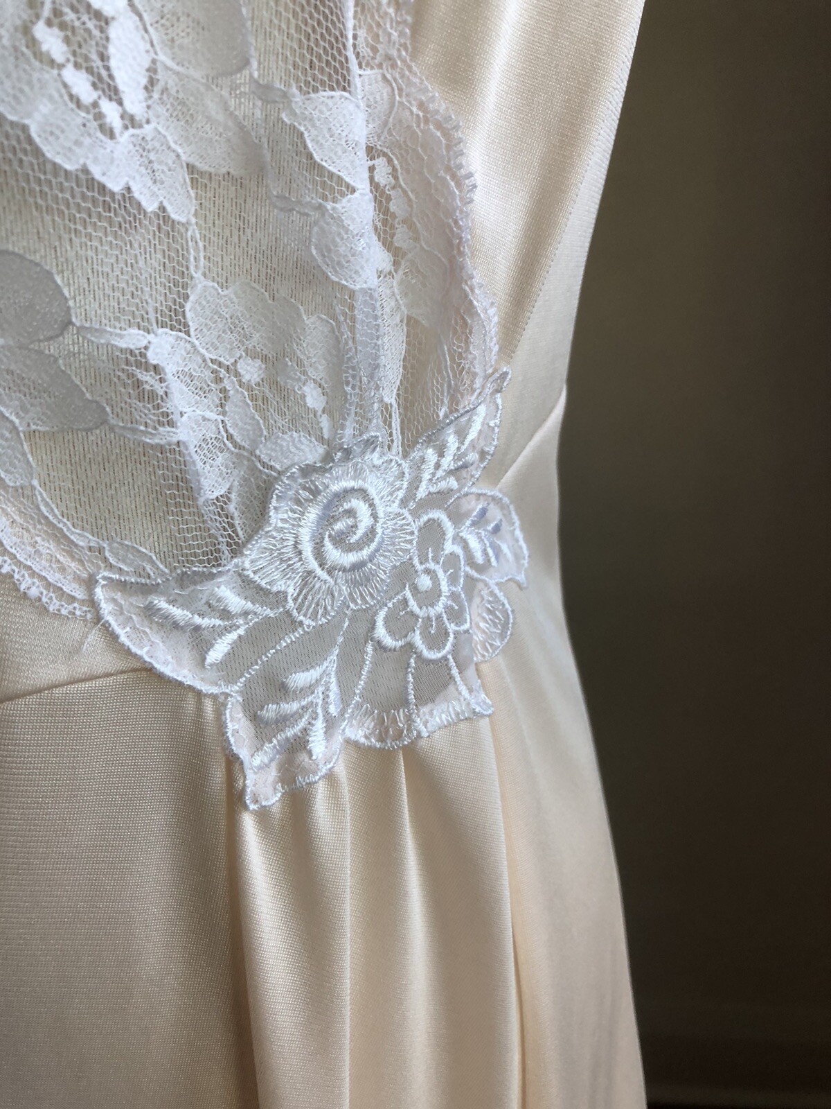 STUNNING VTG APOSTROPHE Peach Nylon White Lace Nightgown Lingerie SZ S
