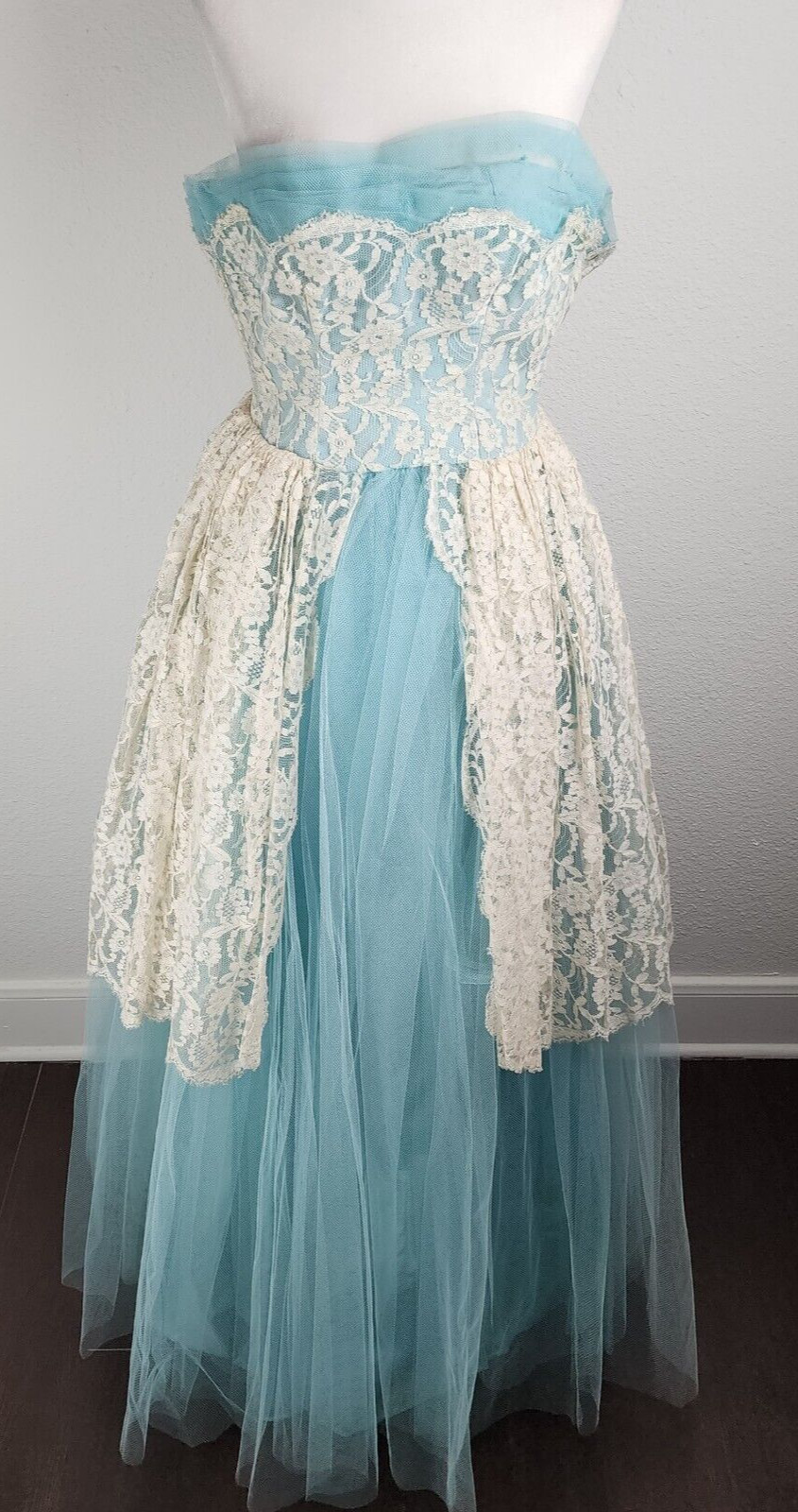 Vintage 1950s Strapless Turquoise Tulle Lace Prom Dress Cupcake Party Talon Zip