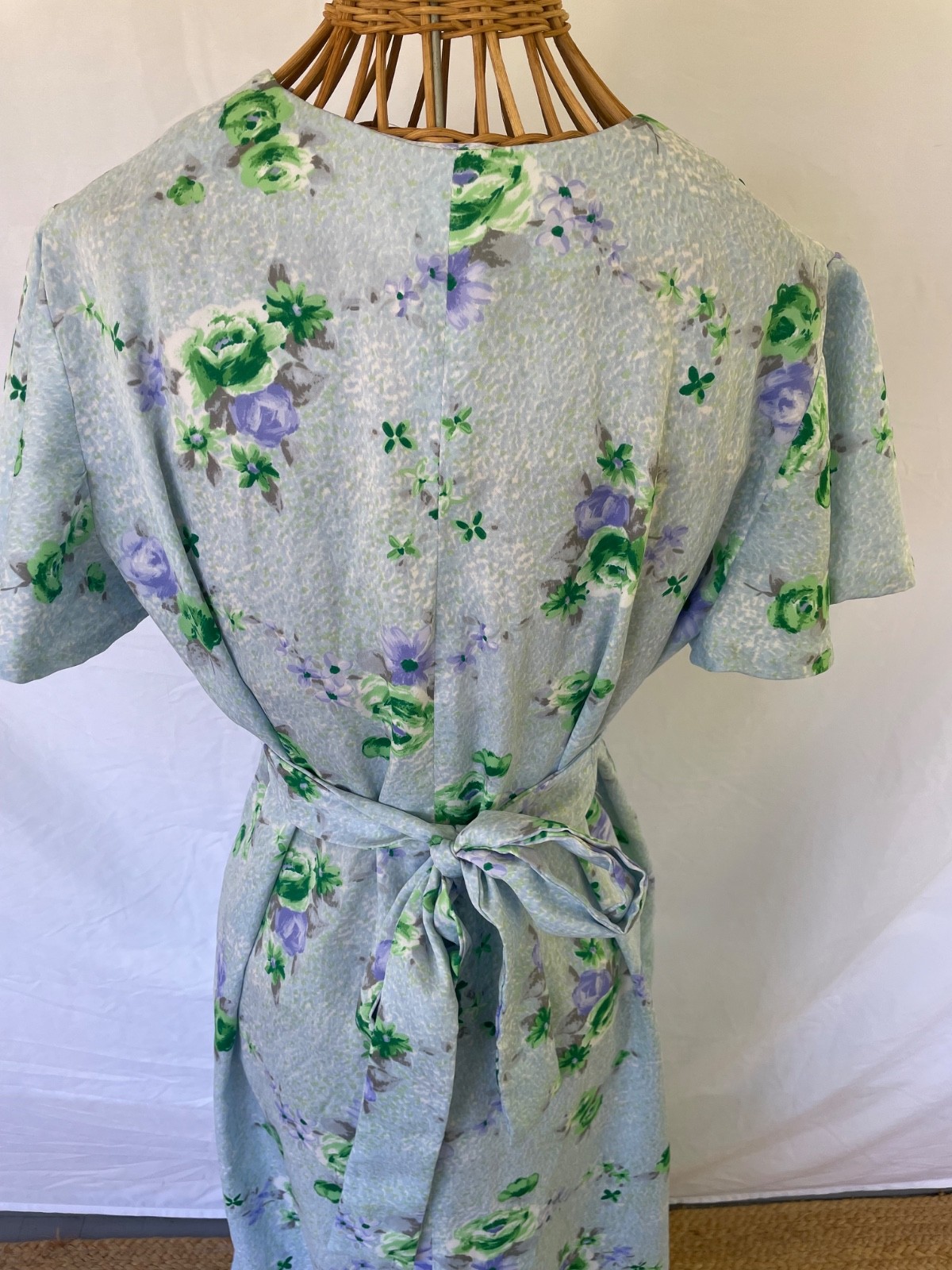 Lovely flowing vintage 70s floral maxi tea dress