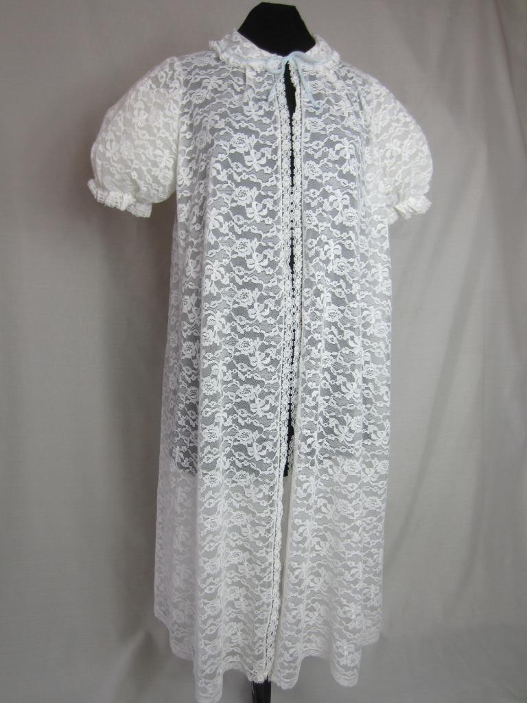 *VTG Penoir Robe White Chantilly Lace, Fully Lined Wedding Bride Trousseau 1964