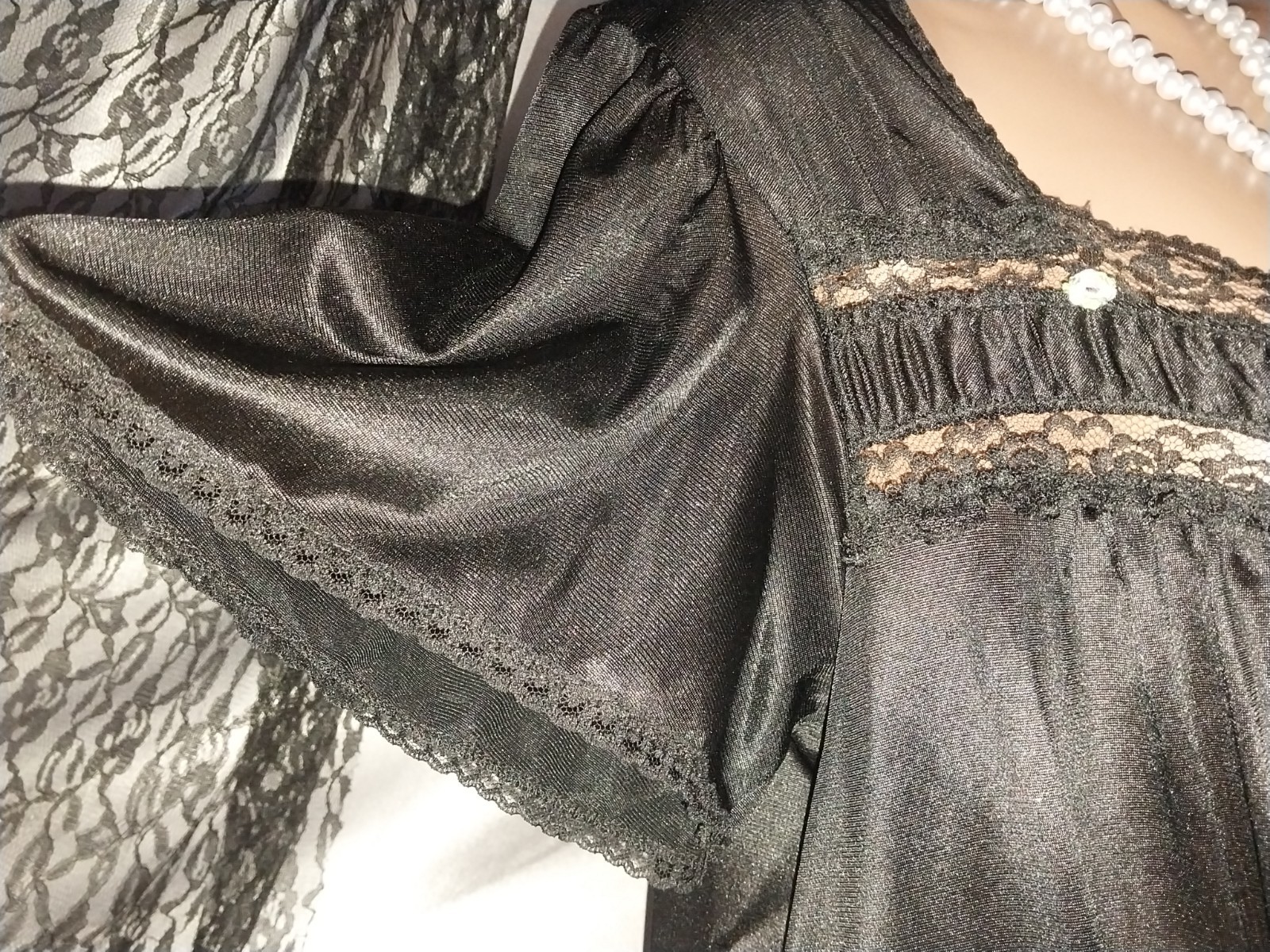 VTG SILKY NYLON FLIMSY THIN EMBRD FLUTTER SLV NIGHTGOWN SHIMMERY SHINES 48&Prime;