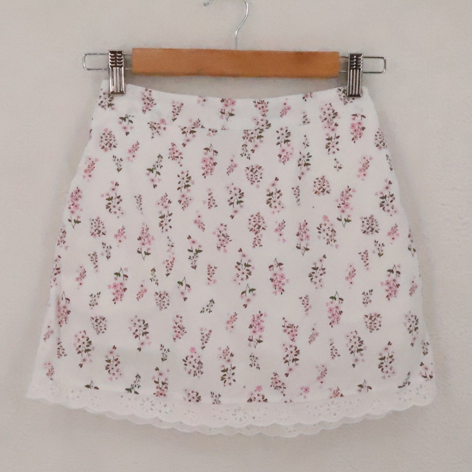 Forever 21 Floral Eyelet Mini Skort Womens Size XS White Pink Cottage Feminine