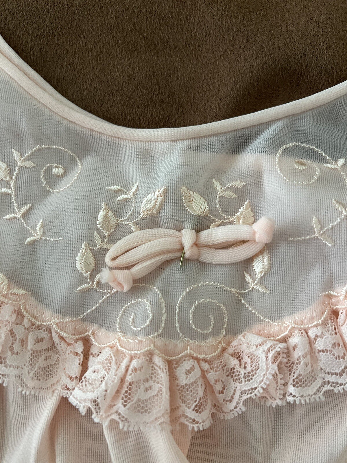 LORRAINE Peach Sleeveless Embroidered Floral Lace Neck Nightie Nightgown S VTG