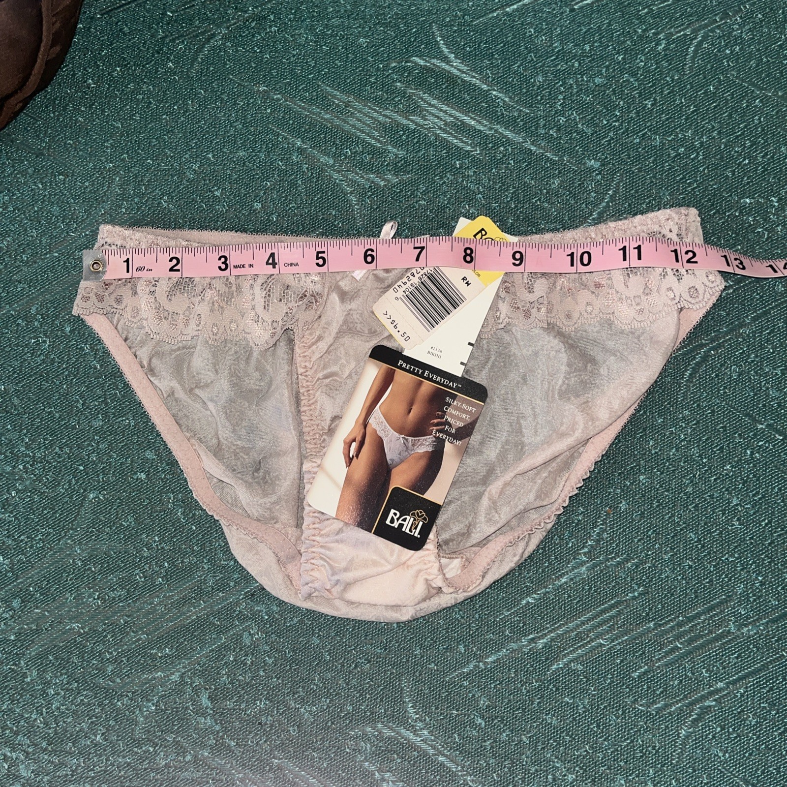 NWT VTG Bali Panties Sz 6 Pretty Everyday Second Skin Chantilly Lace Nude Bikini