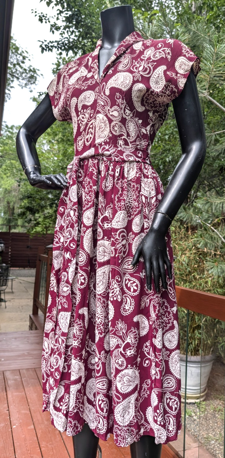 Vintage 40&rsquo;s burgundy Rayon paisley print rockabilly dance dress w/ belt s xs