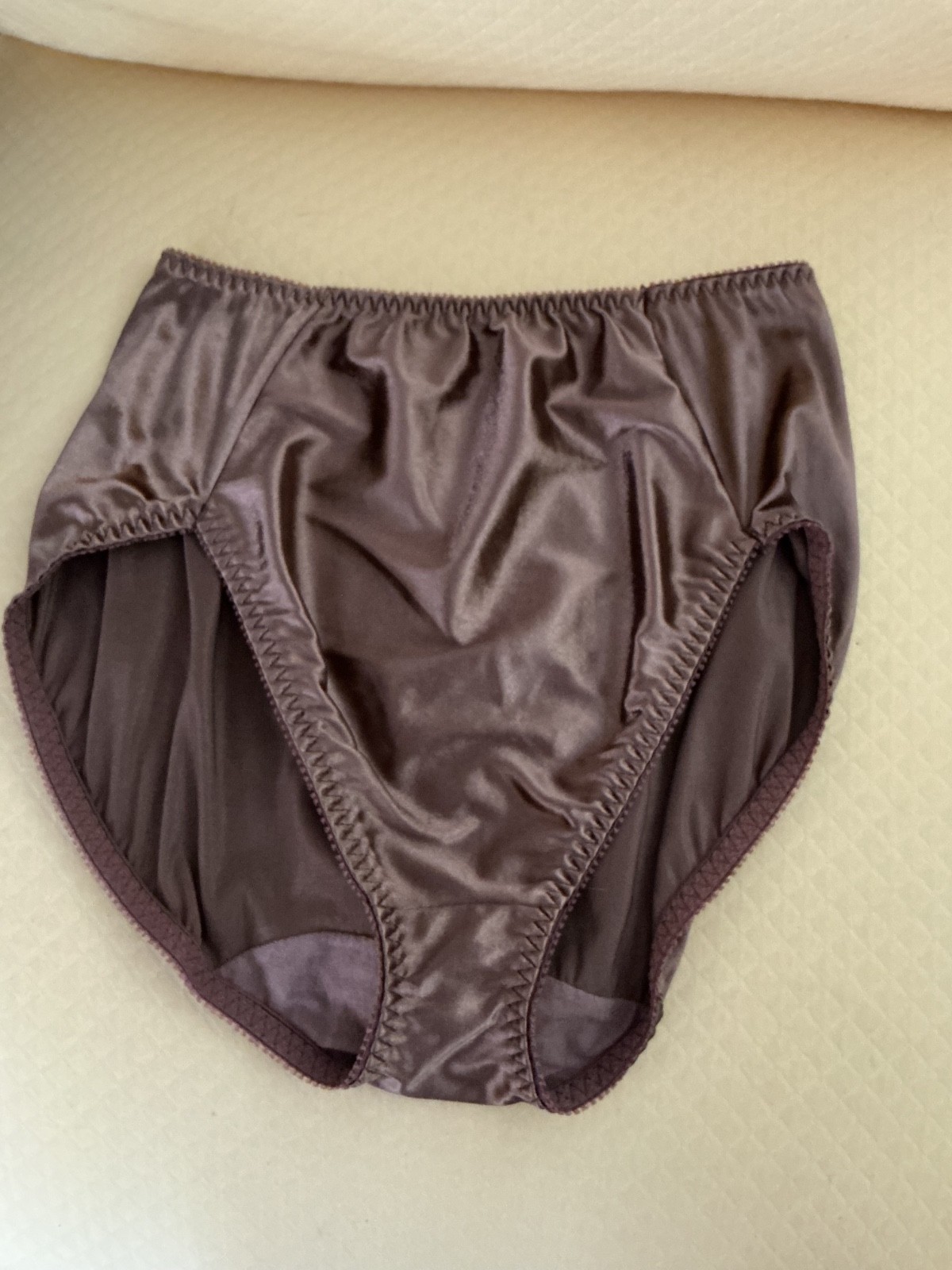 VINTAGE VASSARETTE SECOND SKIN SATIN HIGH CUT LEG COTTON GUSSET PANTY
