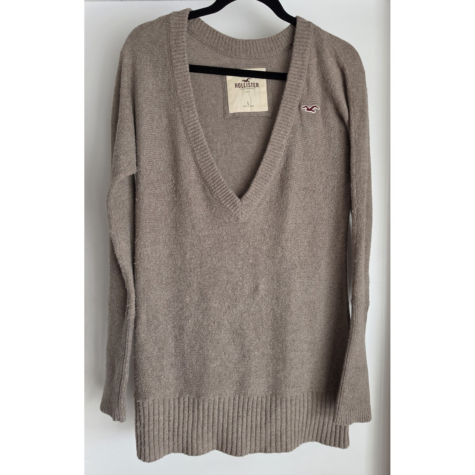 Vintage Hollister Deep V-Neck Sweater – Mushroom Brown – Y2K Aesthetic – L