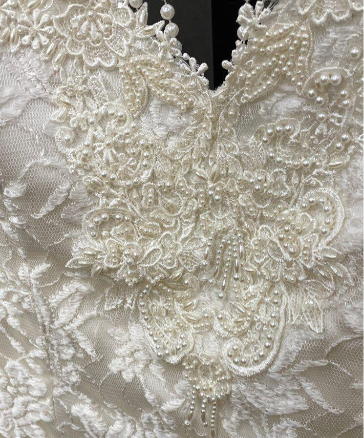 Off White Long Sleeve Lace Sheath Wedding Dress with Pearl Embellishments Sm-Med