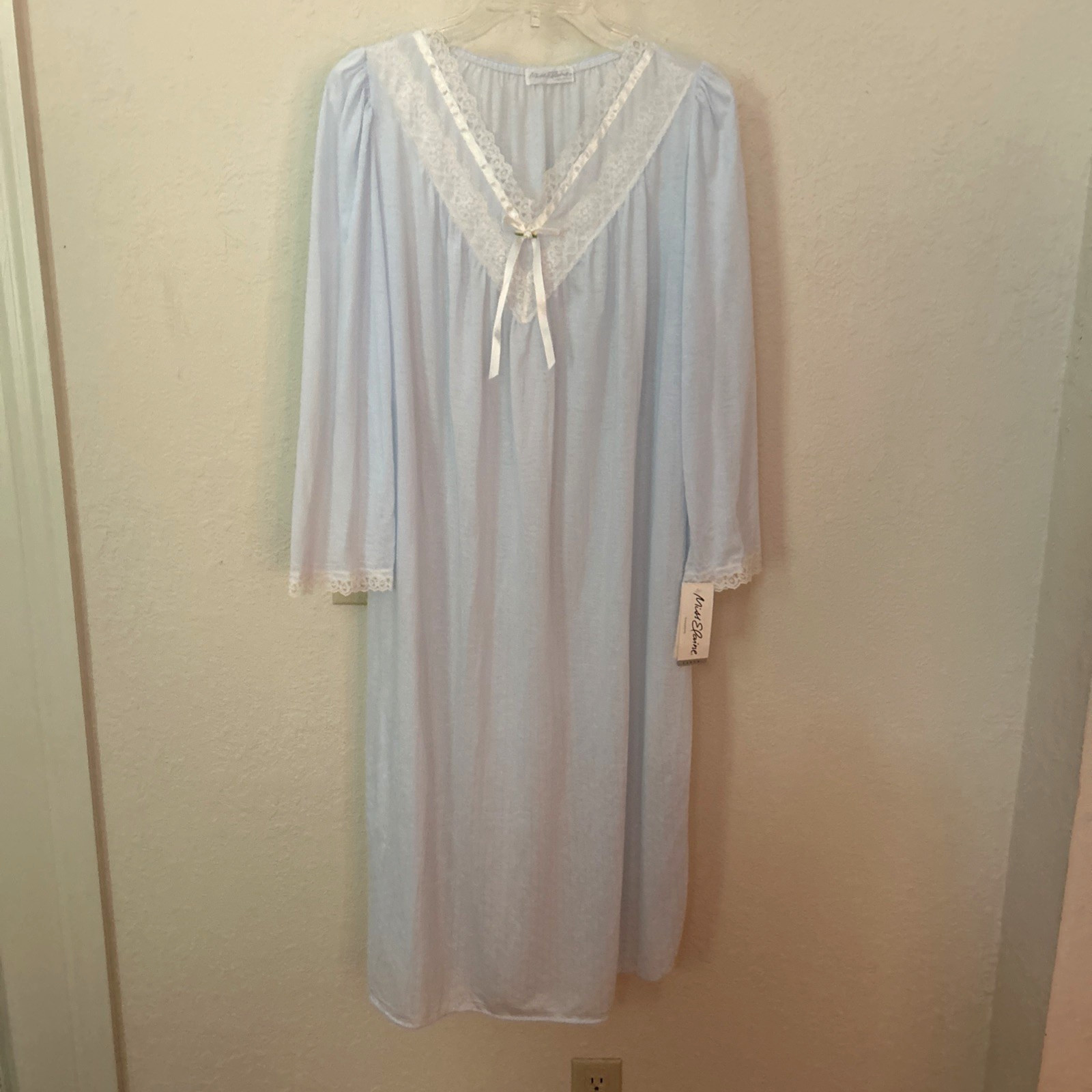 Vintage Miss Elaine Nightgown ~ Sz Large V-neckline ~ light Blue with lace trim