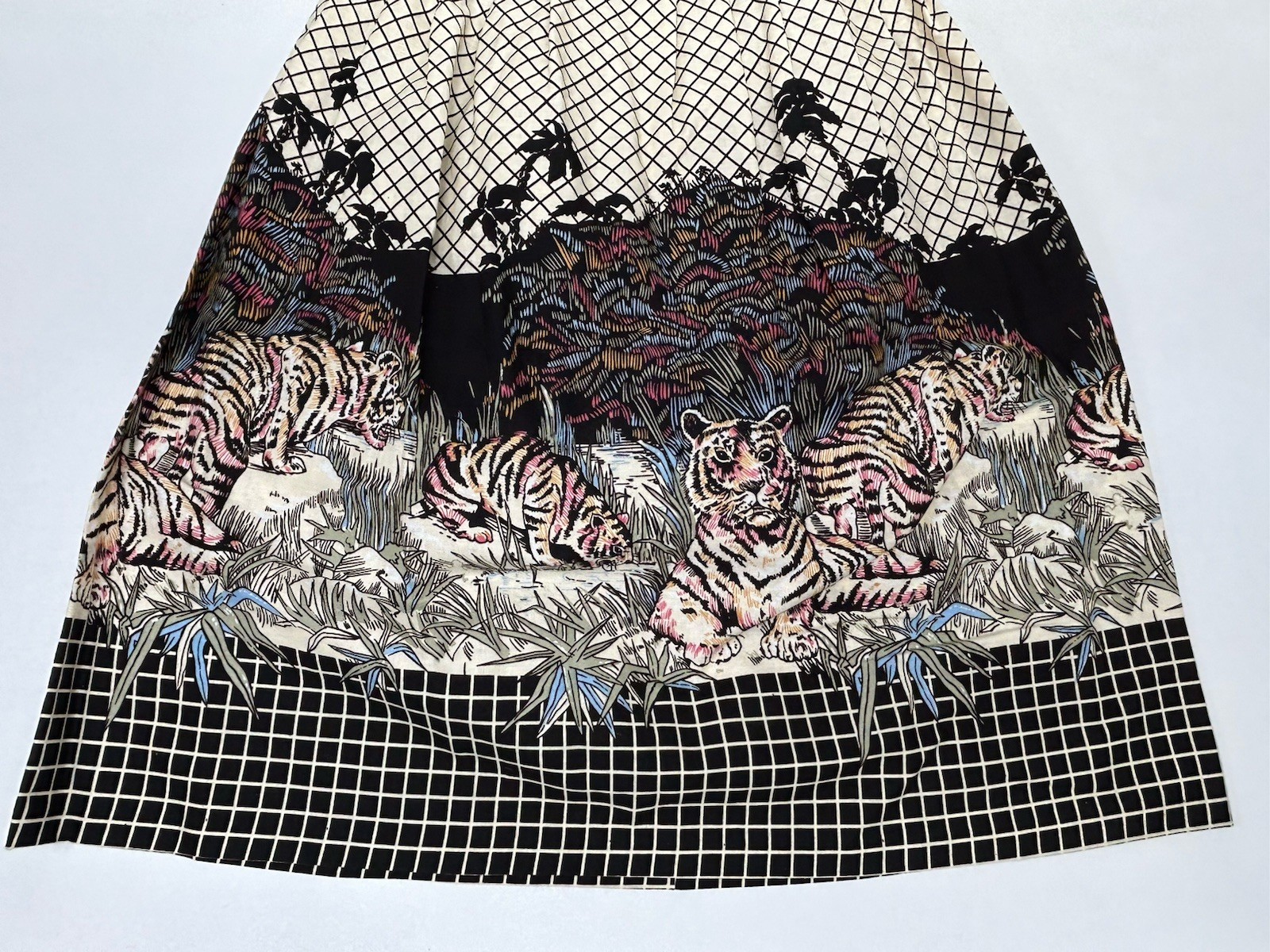 Vintage 80-90s Button Zipper Pleaded Midi Skirt Resting Tigers Print