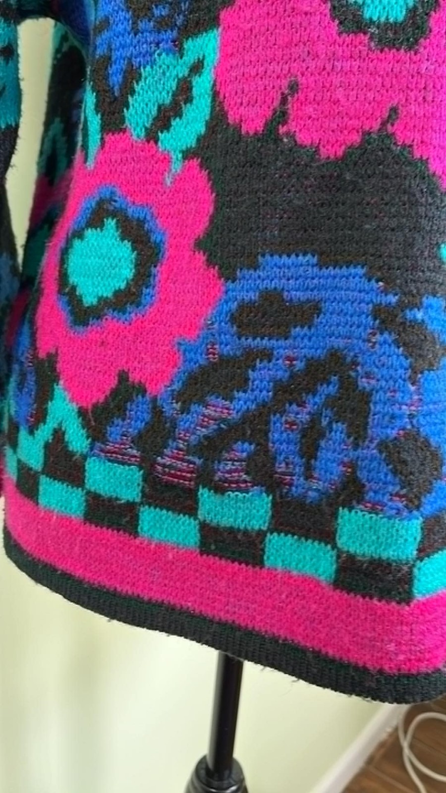 VTG 80s Reference Point Bold Floral Sweater SZ M Neon Magenta Boxy Retro Cosby