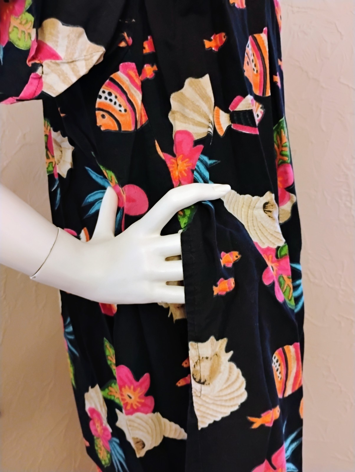 VTG 1980&rsquo;s « Daffodil » Black with Vibrant Tropical Patterned MuMu or Loungewear