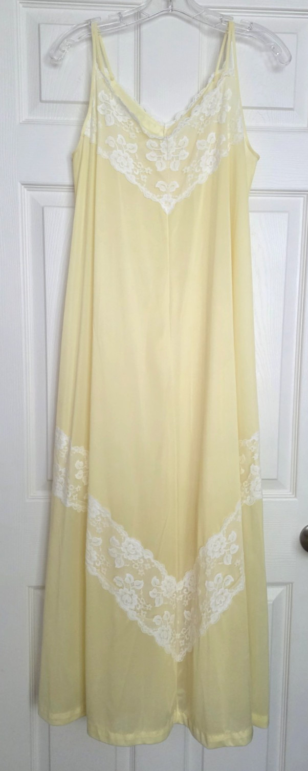 Vintage Henson Kickernick Peignoir Set S Yellow Nightgown Robe