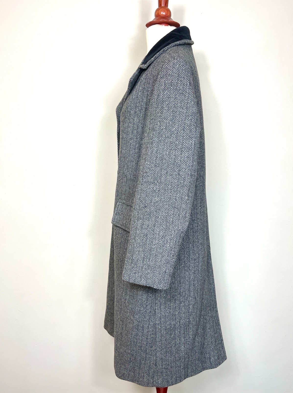 Vintage 1990s Black Herringbone Coat with Black Velvet Trim Collar Size Small