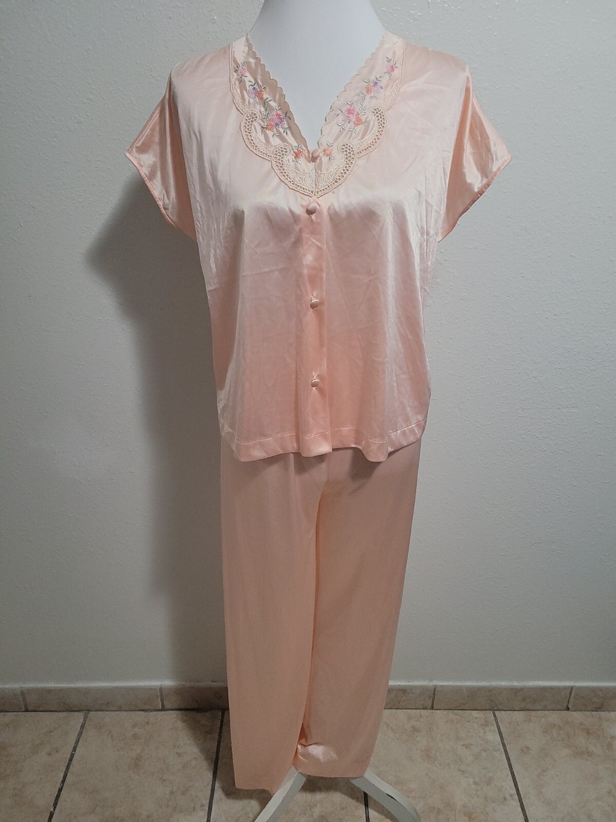 LORRAINE Women&rsquo;s Sleep Set Top/Pants Vintage Short Sleeve Embroidered.Size S