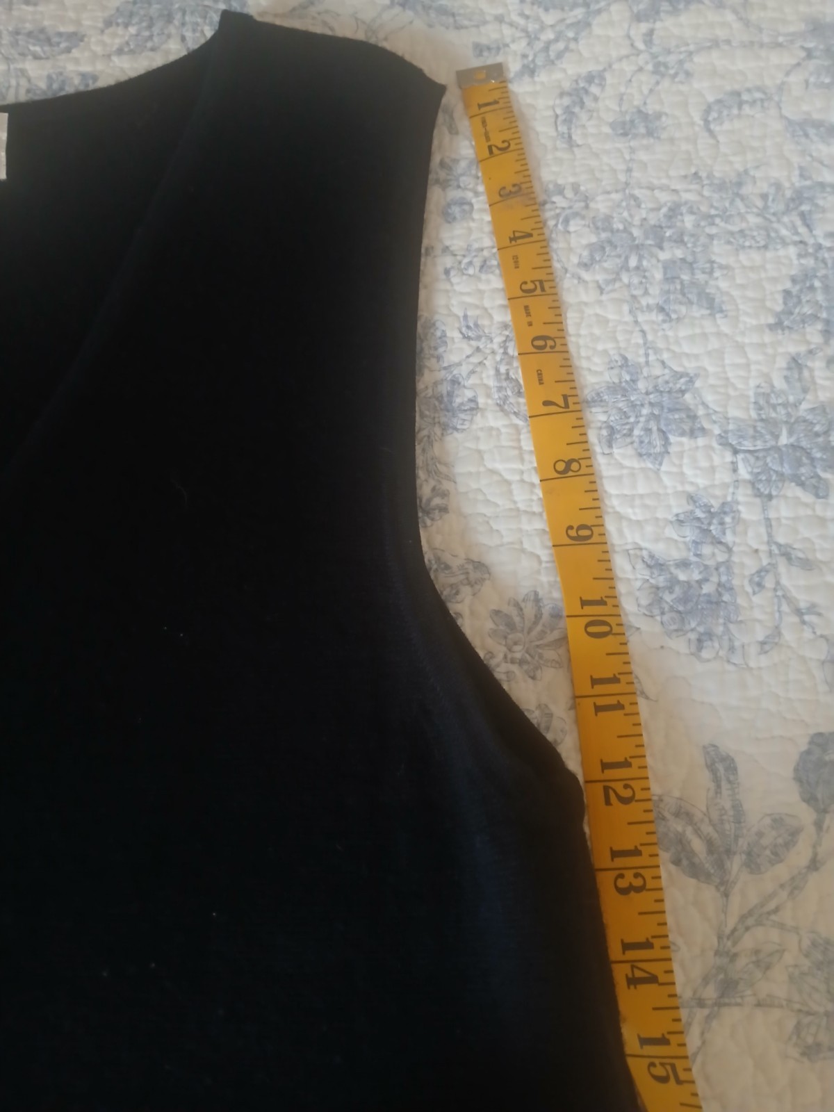 Vintage 1990&rsquo;s Urban Wool Size Medium V-neck Jumper
