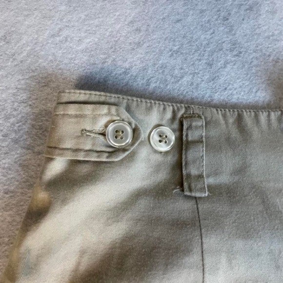 Liz sport vtg Tan khaki shorts with a relaxed fit pleated front 10/12 (30) W