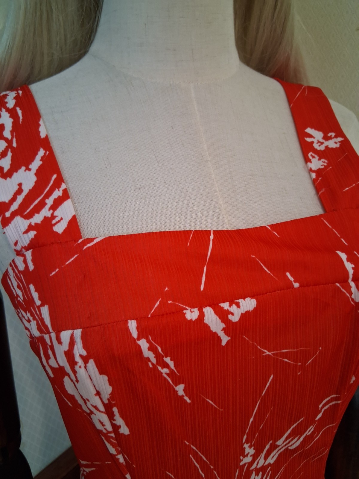 Vintage 1960s/1970s Red Psychedelic Print Boho Mod Hippie Sleeveless Dress