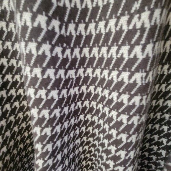 MaxStudio Pull-on Knit Houndstooth Fit&Flare Skirt. EUC.