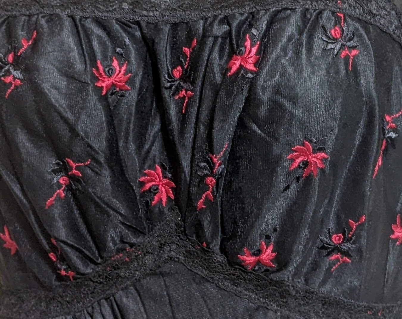 Vintage 1950s Strutwear Embroidered Slip