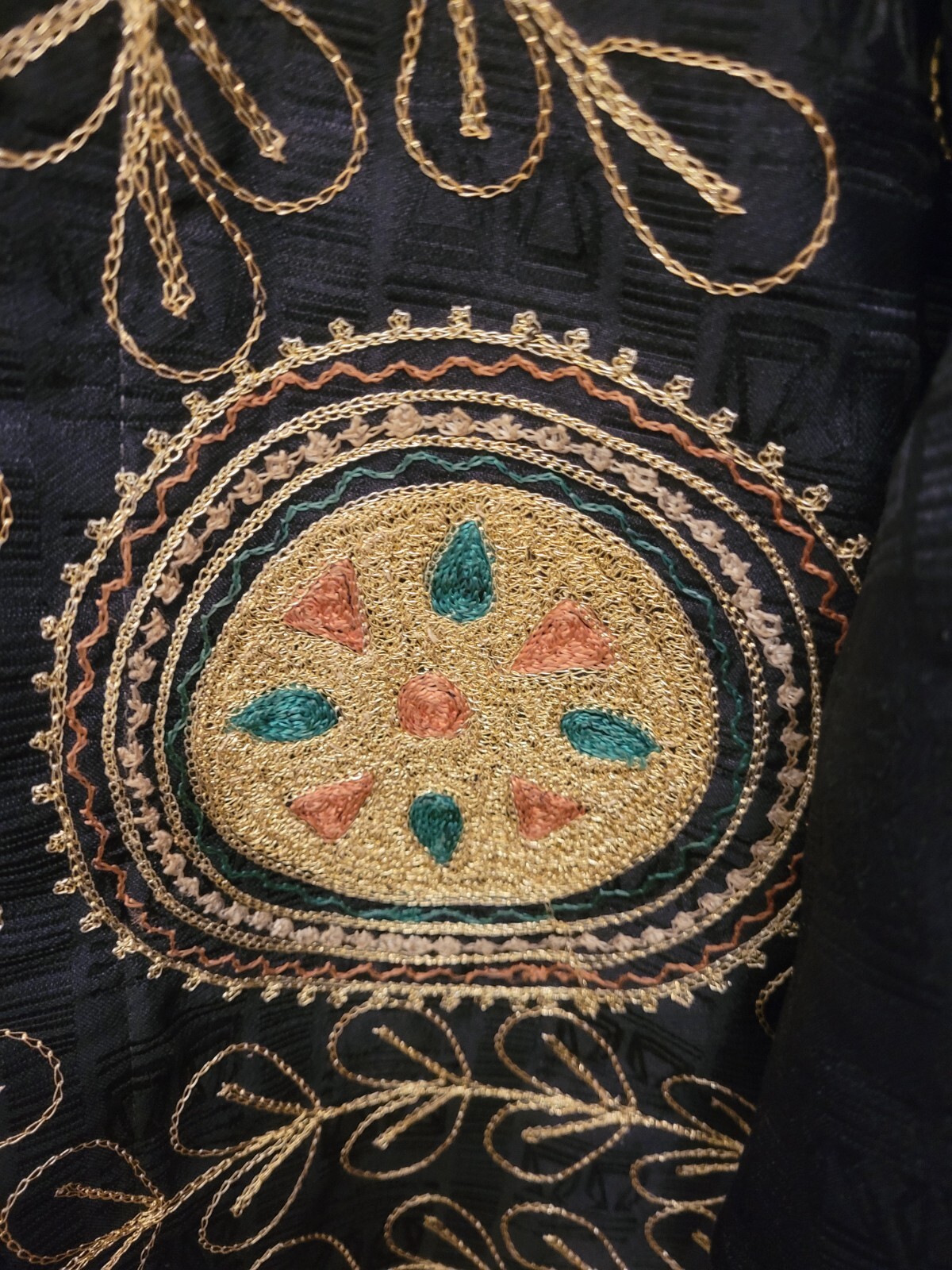 VINTAGE AUTHENTIC- Embroidered Elephant INDIA/NEPAL Silk Long Sleeve Jacket-XL