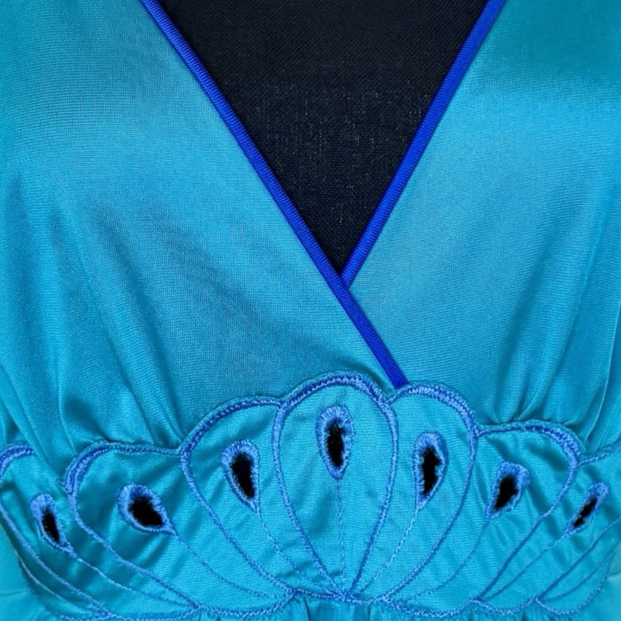 Vintage 70s Shadow Line Turquoise & Purple Embroidered Peacock Nightgown – Small