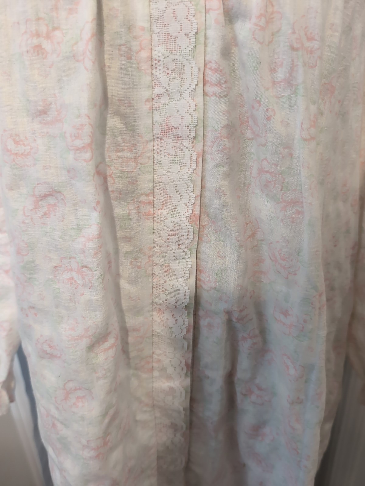 Vtg. Vandemere Cotton Floral Robe Lace Embroidery Snap Front L Granny Cottage