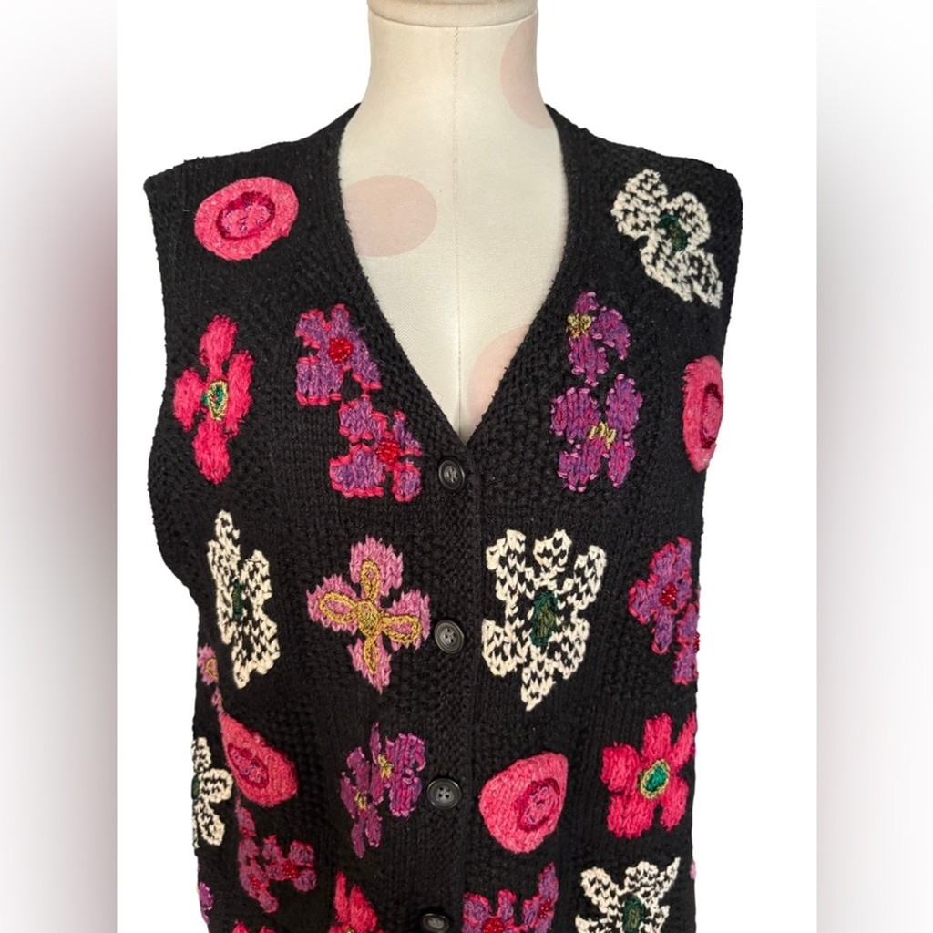 Y2K Cottagecore Floral hand Embroidered Sweater Vest – Black Pink XL