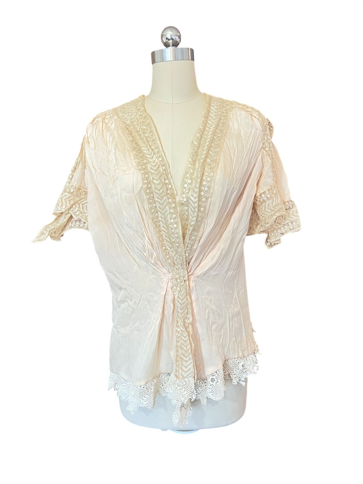 Edwardian Early 20s silk boudoir jacket blush pink with lace trim AS IS