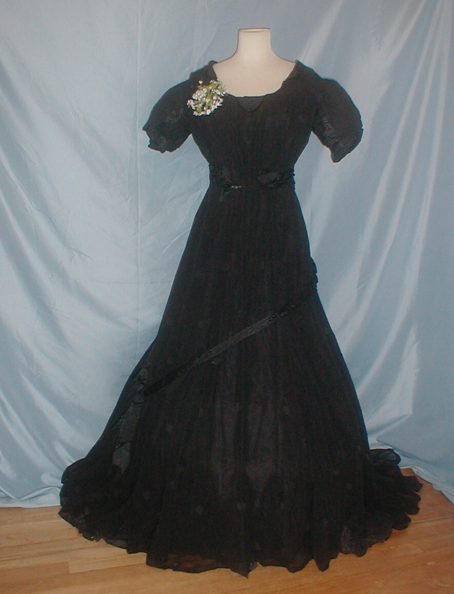 Elegant Antique Dress Ballgown Victorian 1890&rsquo;s Circle Print Black Silk w/Fan