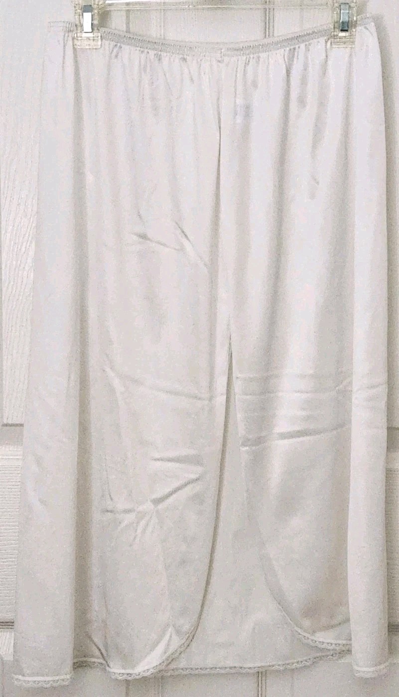 Vassarette Womans Halfslip, Large, White, 28 Inches, Slit, Lace edge