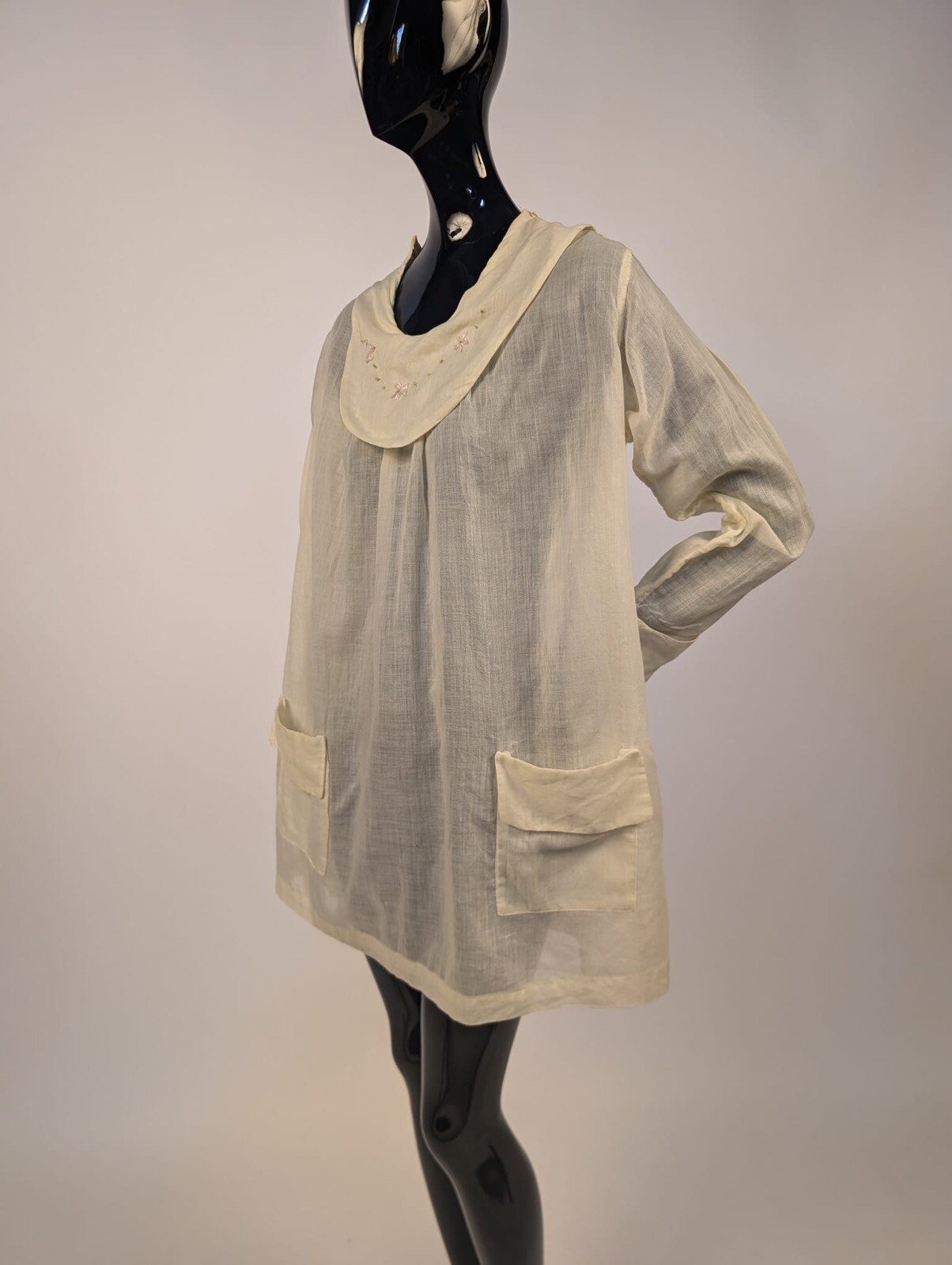 FLAPPER 1920’S PALE LEMON YELLOW SMOCK TOP W TURNED PATCH POCKETS EMBROIDERY