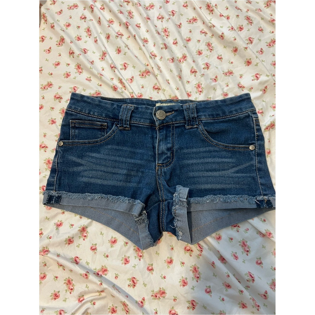 vintage paris blue low rise denim shorts with cute butt pockets