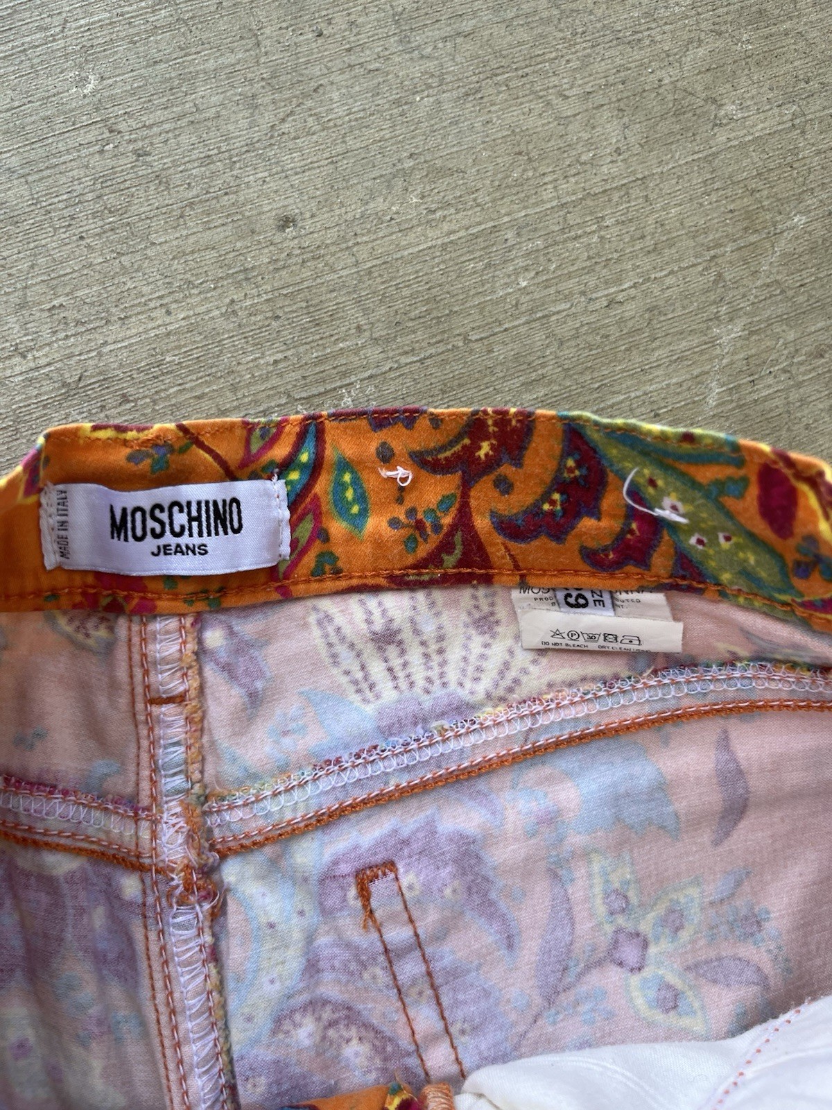 Moschino Donna Orange Paisley Pattern Pants. Sz 26&Prime; waist