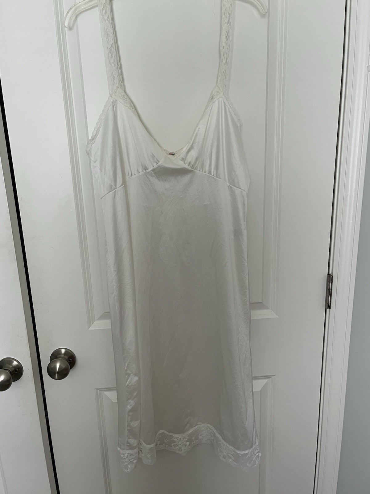 Vintage Ladies full white slip by Leggs size 38 extra lace